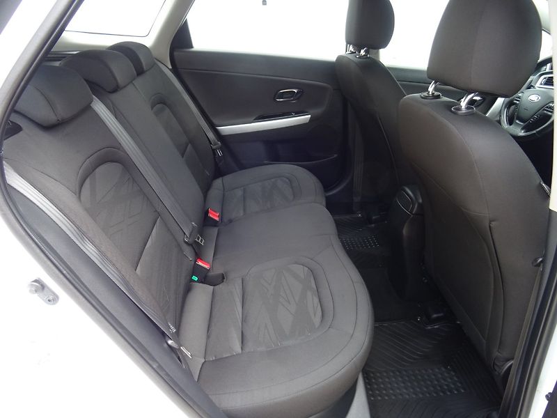 Kia Ceed (2017) 1.6GDi,99kW,1majČR,s.kni,klima - fotka 18 z 23
