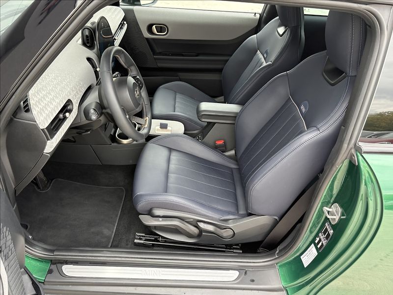 Mini Cooper C 115 KW AUTOMAT JCW CZ 1 - fotka 22 z 29