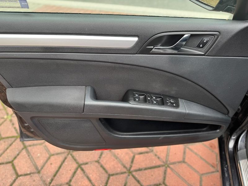 Škoda Superb 2.0TDi ČR čidla aut. klima  - fotka 23 z 26