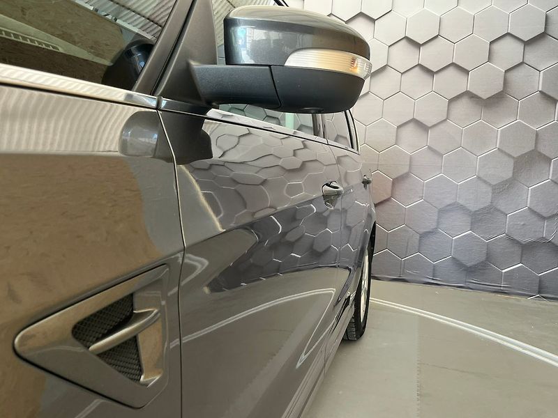 Ford S-MAX 2,5 HEV Titanium 7míst - fotka 53 z 70
