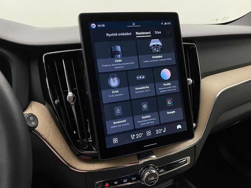 Volvo XC60 T8 AWD RECHARGE PLUS DARK CZ - fotka 48 z 66