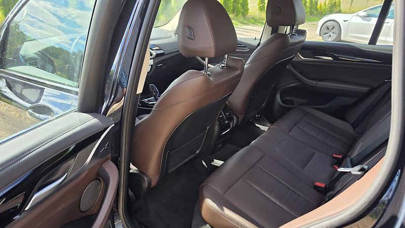 BMW iX3 (2021) 210 kW, head-up display - fotka 8 z 10