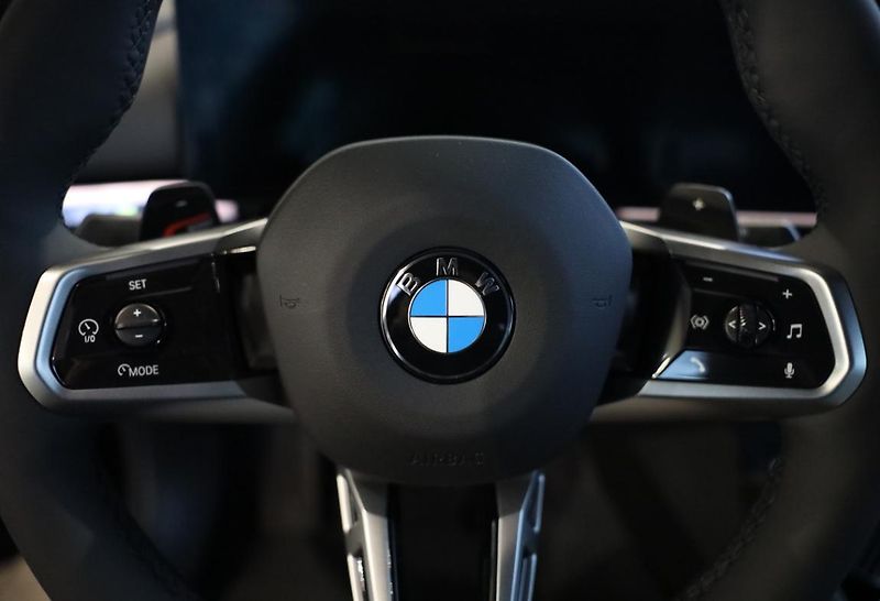 BMW Řada 5 520d xDrive - fotka 11 z 18