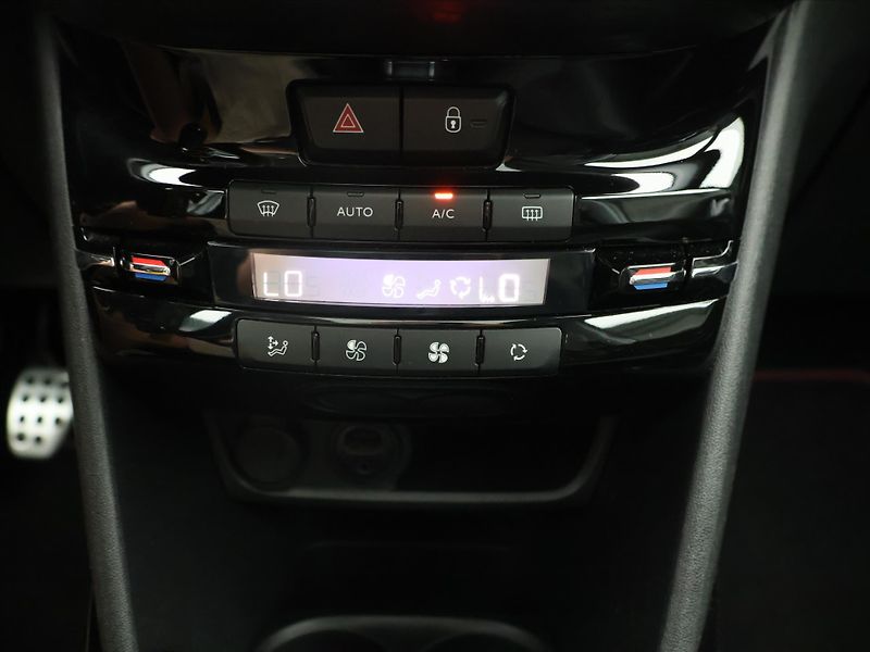 Peugeot 2008 1,2 PT 81KW GT-LINE Panorama - fotka 23 z 33