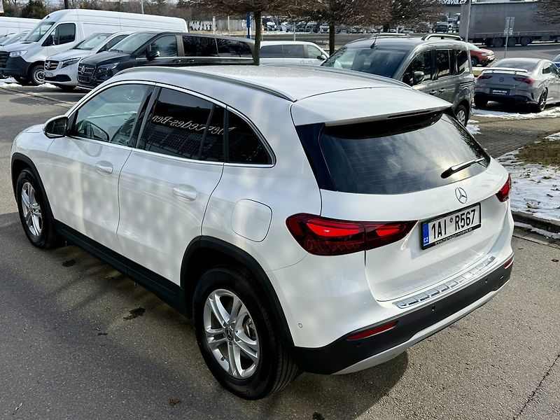 Mercedes-Benz GLA (2025) 220 4MATIC - fotka 39 z 40
