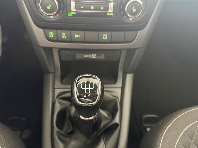 Škoda Yeti 2,0   TDI,DRIVE,TAŽNÉ,SERVISKA - fotka 19 z 25