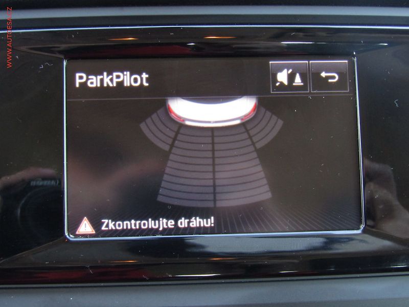 Škoda Octavia (2015) 1.6TDi, ČR, Style, DSG, +pneu - fotka 16 z 18