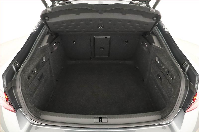 Škoda Superb (2022) Sportline 2.0 TDI - fotka 19 z 20