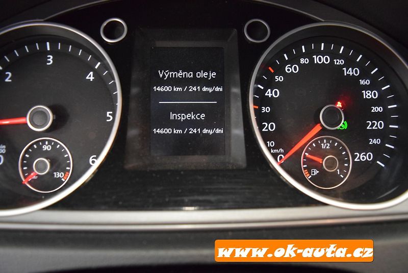 Volkswagen Passat 2.0 TDI DSG PRAVIDELNÝ SERRVIS - fotka 40 z 45