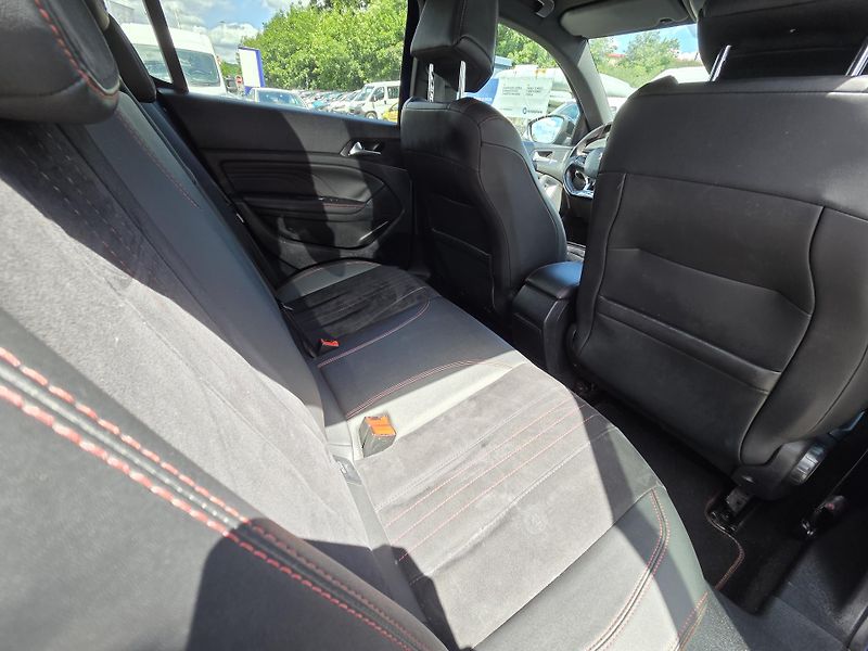 Peugeot 308 (2018) 2.0 BHDi 180 GT EAT8 - fotka 11 z 32