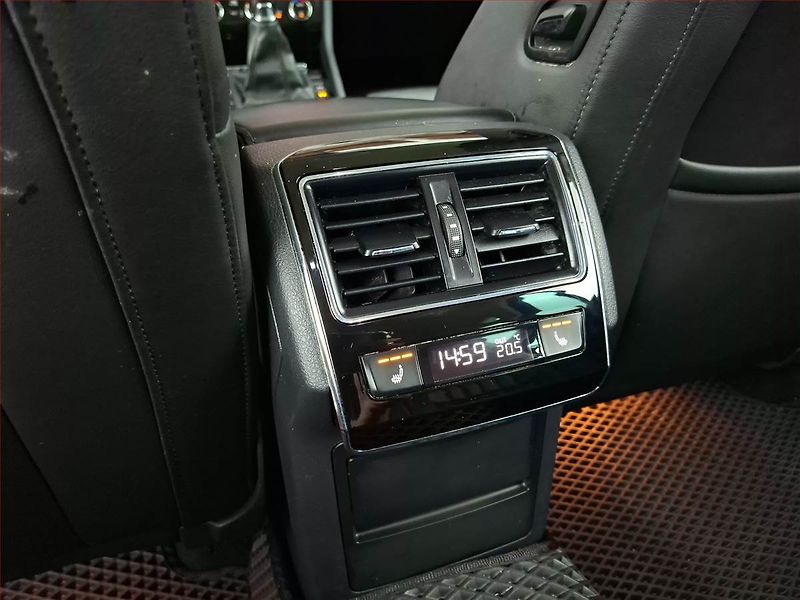 Škoda Superb (2018) 1.6 TDI, Kůže, Navi, Tempomat - fotka 21 z 21