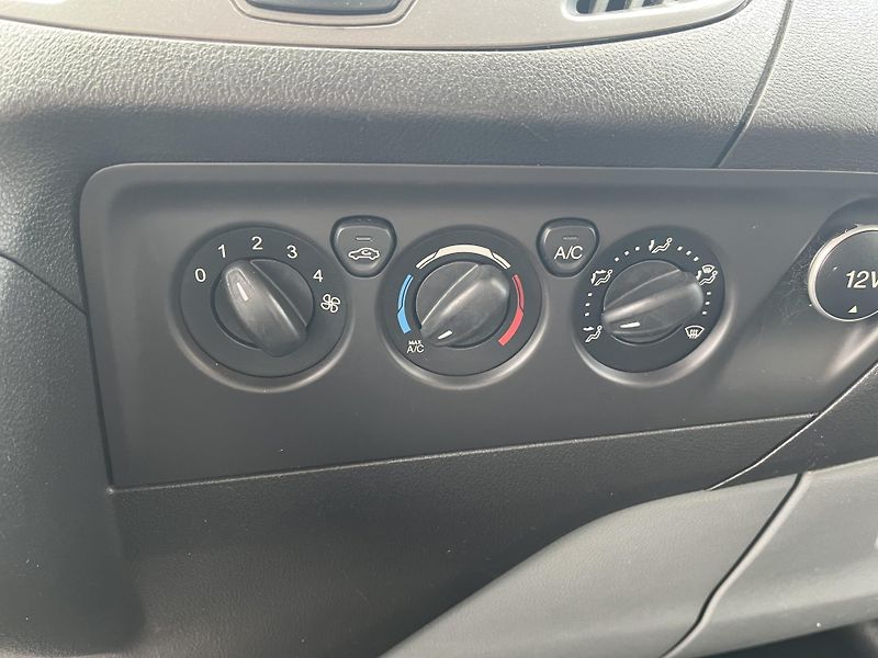 Ford Transit Custom 2.2 TDCi 9 míst - fotka 20 z 27