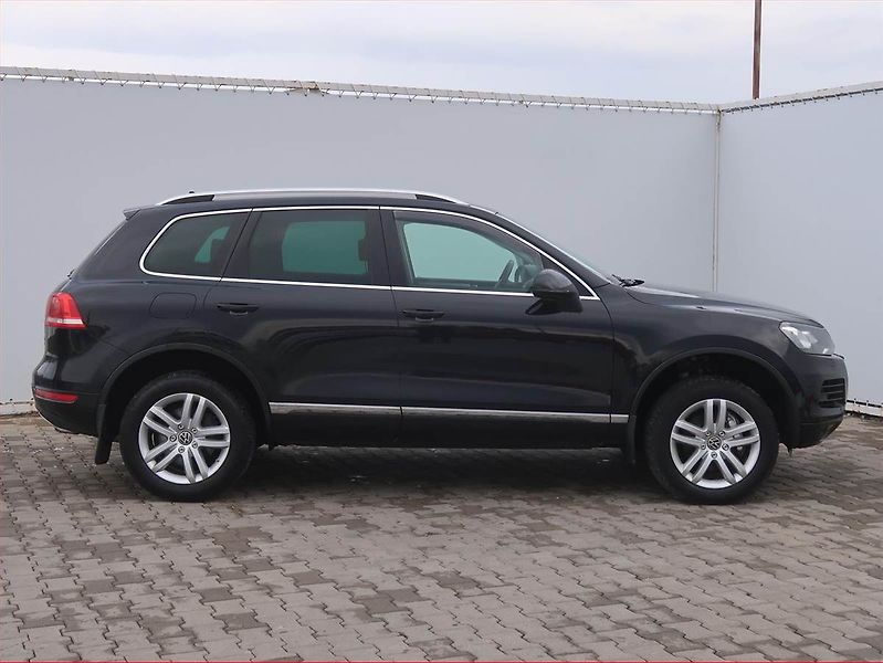 Volkswagen Touareg (2011) 3.0 TDI, 4X4, Automat - fotka 6 z 16