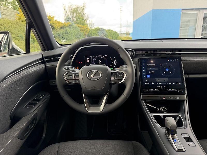 Lexus LBX 1,5 HYBRID 67kW 2200km aut.nav - fotka 11 z 20