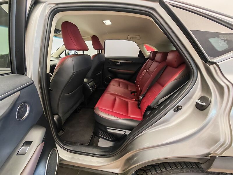 Lexus NX 300h 300h AWD PRESTIEGE SAFETY - fotka 25 z 43
