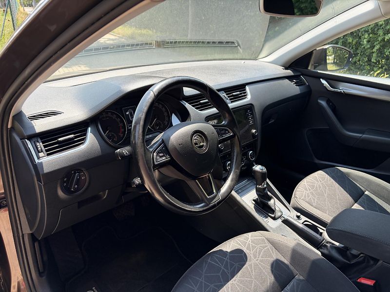 Škoda Octavia 2.0 TDi DSG CLEVER - fotka 24 z 28