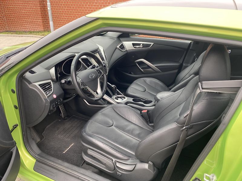 Hyundai Veloster 1.6i,PRÉMIUM, AUTOMAT,PLNÁ VÝB - fotka 17 z 47