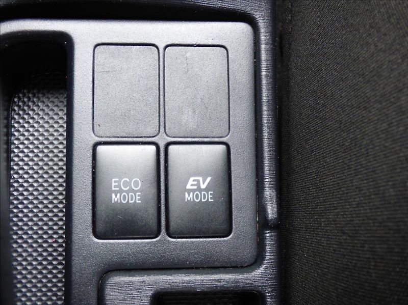 Toyota Yaris 1,5 Hybrid, Digi Klima, servis - fotka 38 z 60