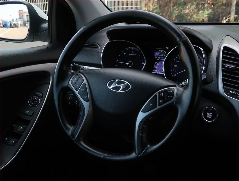 Hyundai i30 (2014) 1.6 CRDi, nová STK, udržované - fotka 15 z 17
