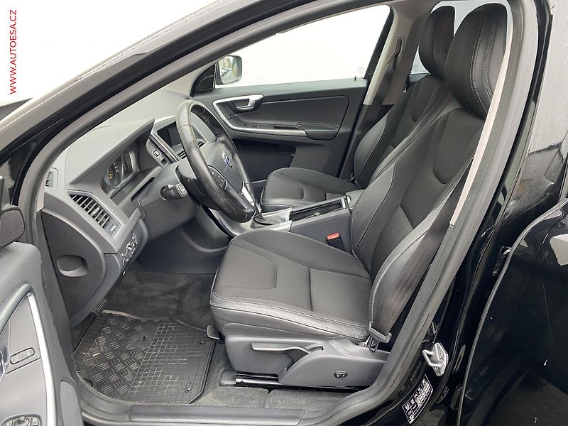 Volvo XC60 (2016) 2.4 D4 AWD, ČR, Momentum, AT - fotka 9 z 17