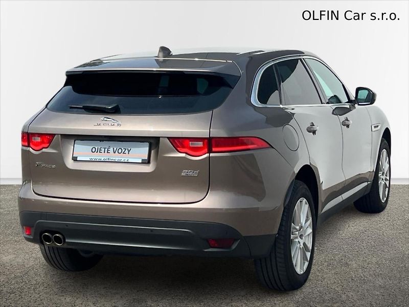 Jaguar F-Pace 2,0 D 132kW AWD PRESTIGE - fotka 2 z 27