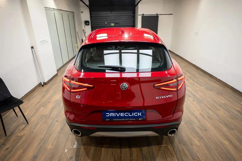 Alfa Romeo Stelvio Q4 2.2 JTD 154 kW - fotka 5 z 35