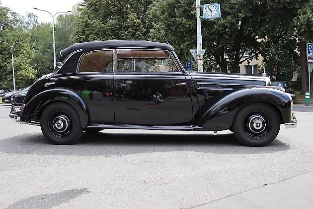 Mercedes-Benz W187 220B Cabrio na portálu TipCars., zdroj: Se souhlasem TipCars.