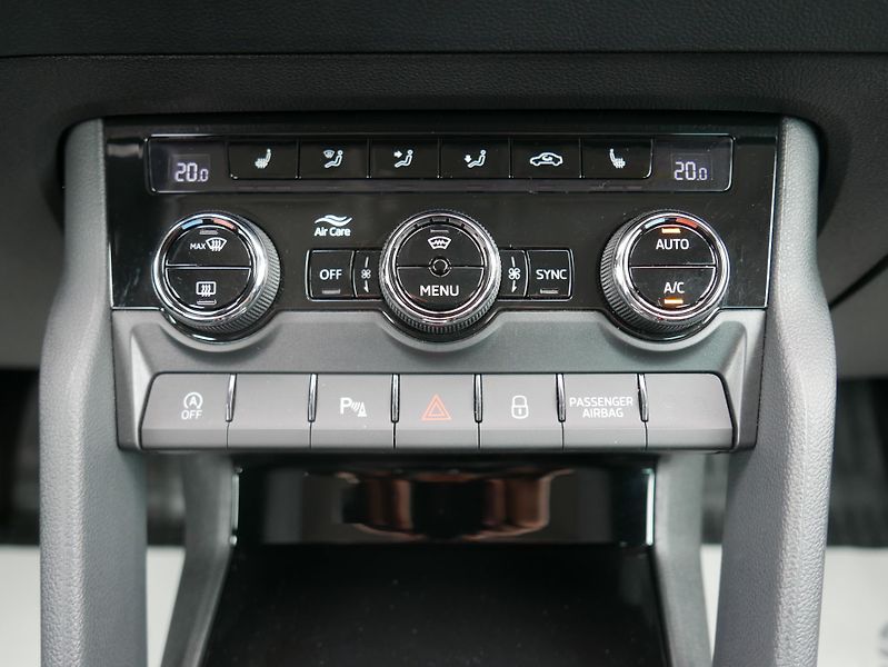 Škoda Karoq 2,0 TDI Tour 4x4 Automat - fotka 29 z 34