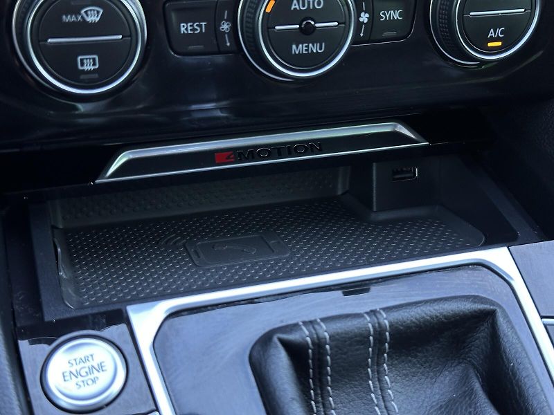 Volkswagen Passat 2.0TDi 4Motion DSG R-Line KAME - fotka 34 z 45