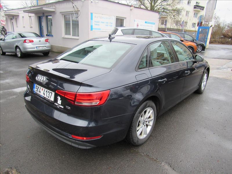 Audi A4 2,0 TDI 110kW Sedan - fotka 6 z 34