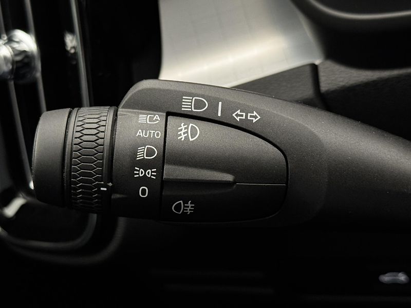 Volvo XC40 B3 CORE AUT CZ 1.maj - fotka 26 z 40