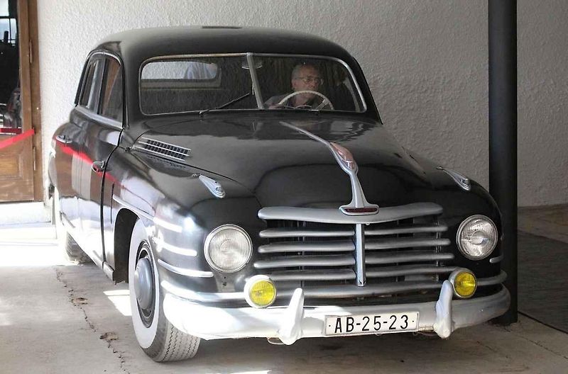 Stěhování vozů z areálu Muzea Praga ve Zbuzanech
