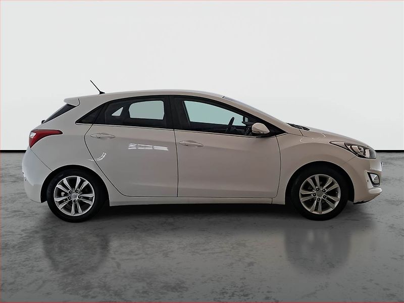 Hyundai i30 (2014) Trikolor 1.6 MPI, Tempomat - fotka 6 z 17