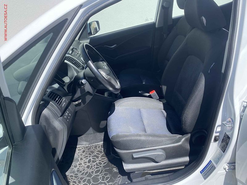 Hyundai ix20 (2019) 1.6i, ČR, servis.kniha, AC - fotka 9 z 15