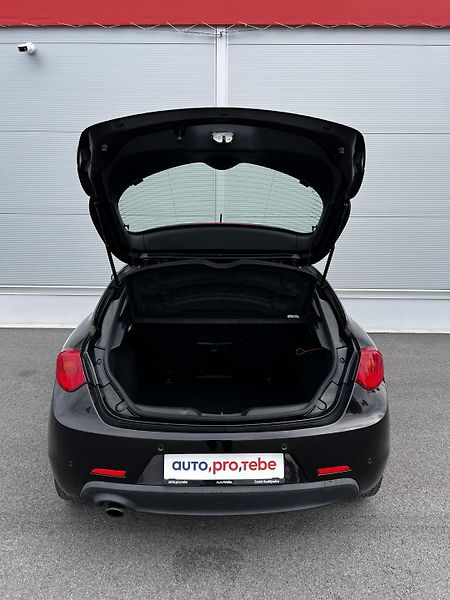 Alfa Romeo Giulietta 1.4T Aut. MultiAir 125kW Super - fotka 20 z 20