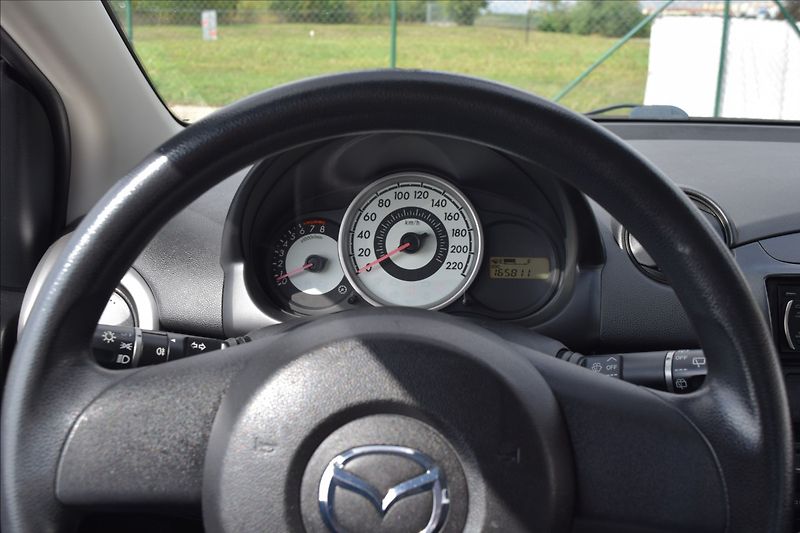 Mazda 2 1,4 i 55KW KLIMA - fotka 23 z 35