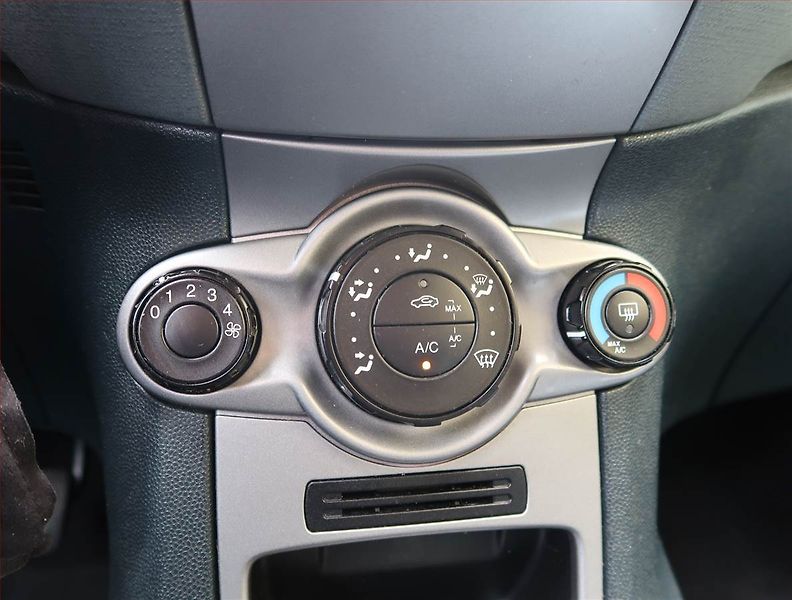 Ford Fiesta (2011) 1.25, po STK, dobrý stav - fotka 17 z 17