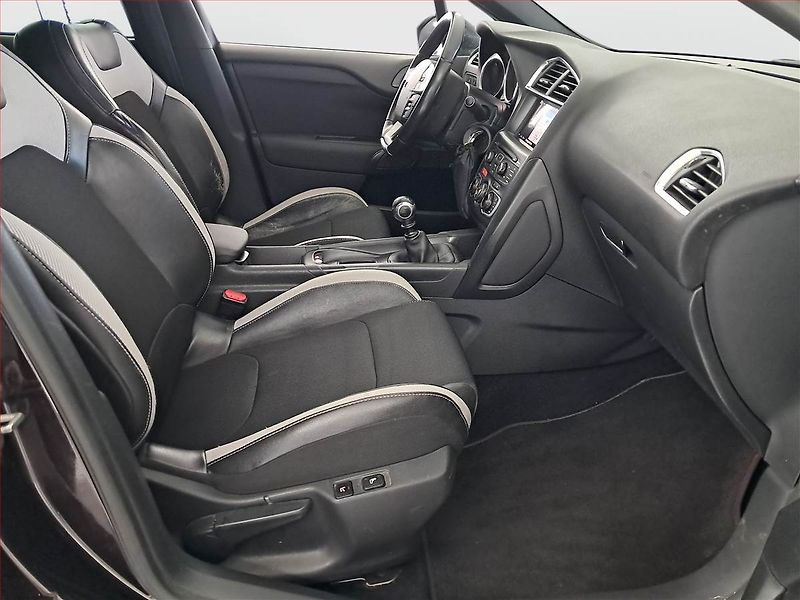 Citroën DS4 (2014) 1.6 e-HDi, po STK, Tažné - fotka 9 z 15