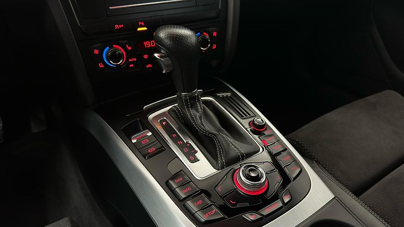 Audi A5 QUATTRO / 2 SADY GUM  - fotka 26 z 47