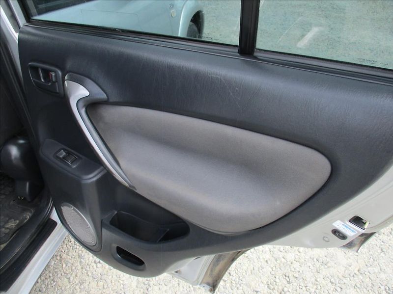 Toyota RAV4 2,0 D4D, klima,4x4,servis,tažn - fotka 12 z 34