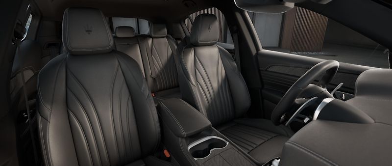 Maserati Grecale (2026) 300 HP *Ventilace*Matrix* - fotka 6 z 8