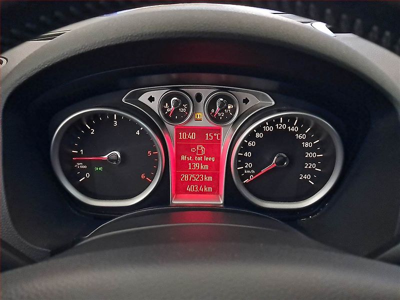 Ford Kuga (2010) 2.0 TDCi, 4X4, Navi, Tempomat - fotka 11 z 18