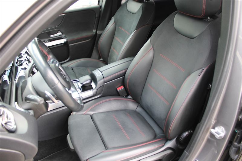 Mercedes-Benz GLB 2,0 220D  ČR,4MATIC,A/T,AMG - fotka 29 z 39