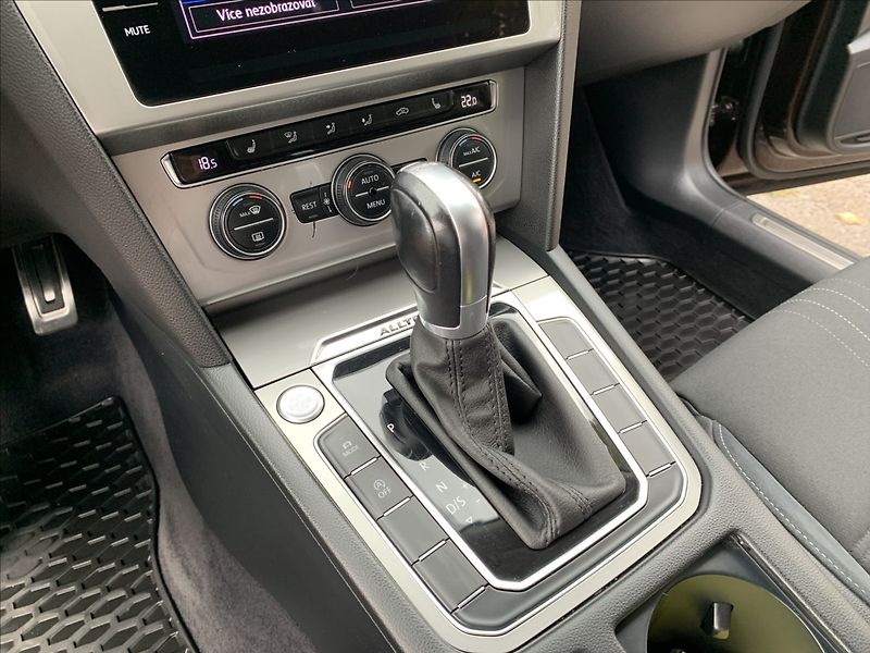 Volkswagen Passat 2,0 TDI ALLTRACK 1.MAJ.,ČR,SER - fotka 12 z 20
