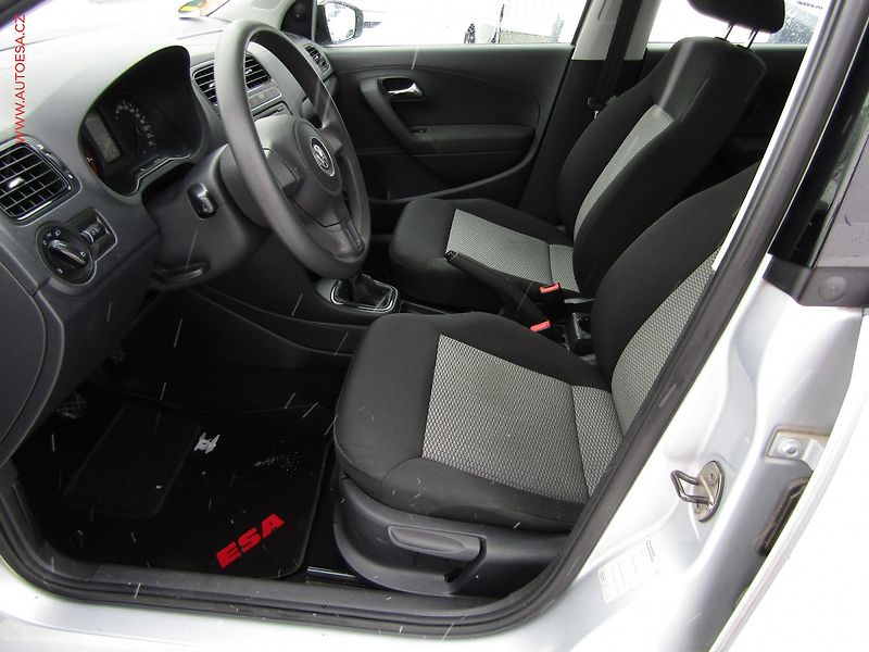 Volkswagen Polo (2011) 1.2i, AC - fotka 9 z 14