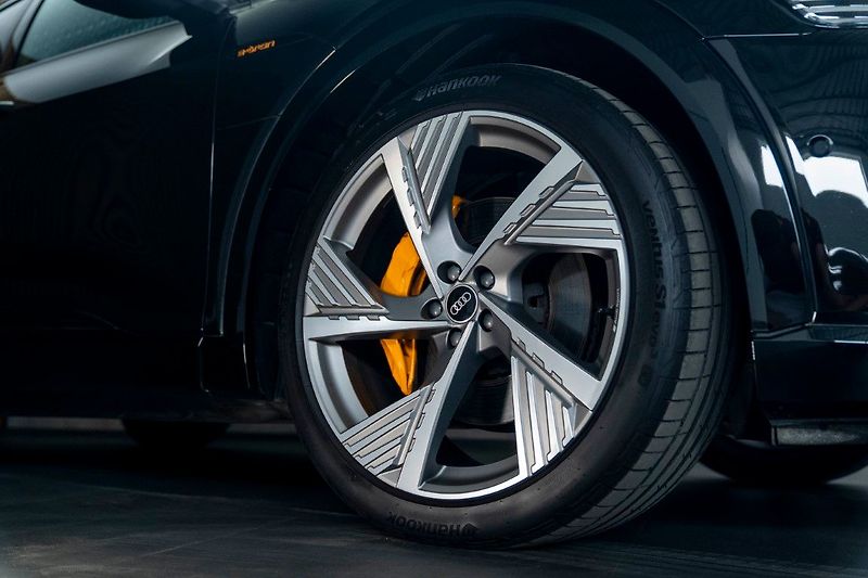 Audi e-tron 55 300kW SB BlackEd Taž ZÁRUKA - fotka 12 z 40