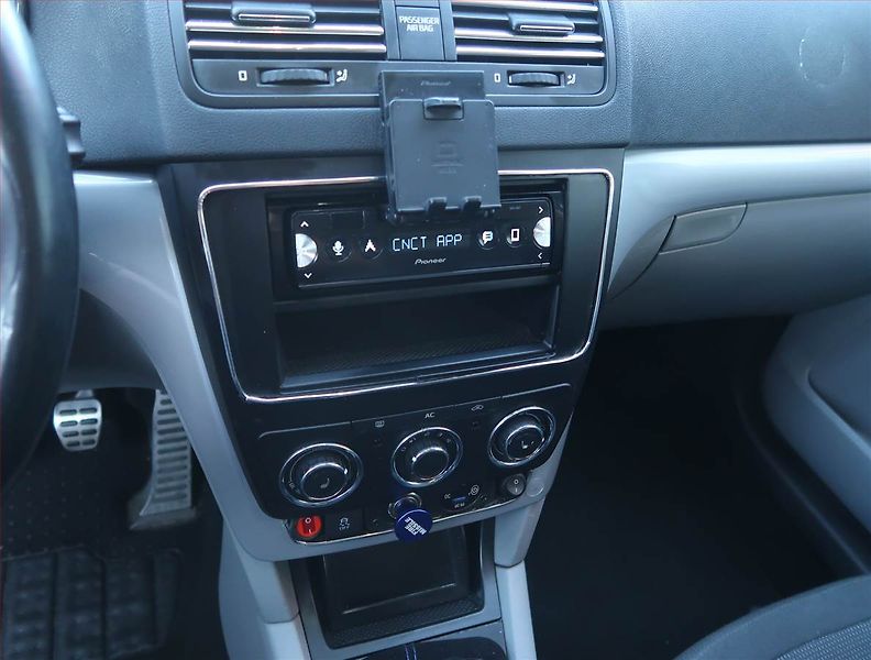Škoda Yeti (2010) 1.2 TSI, Serv.kniha, Tažné - fotka 12 z 16