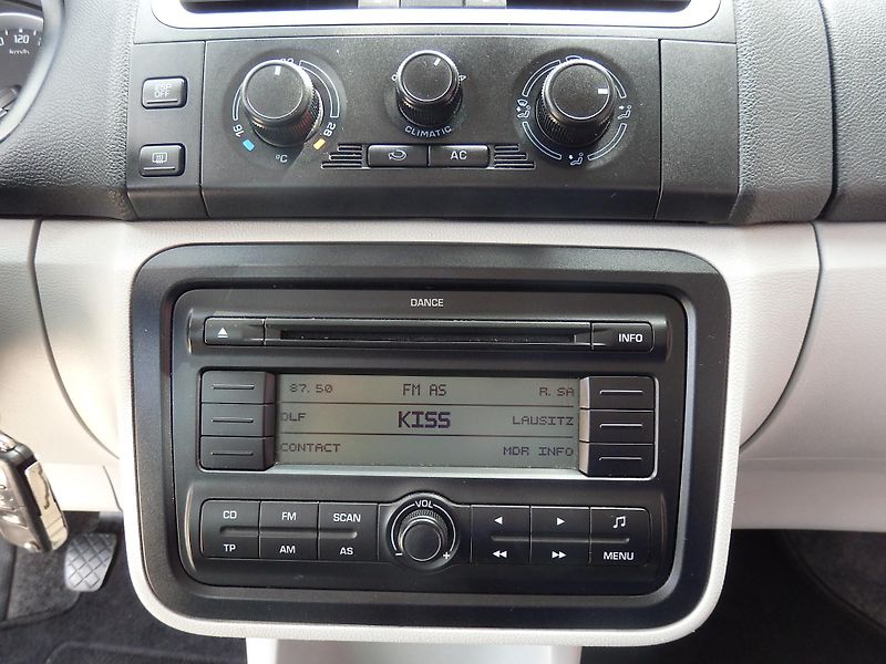 Škoda Fabia 1.4 16V KLIMA ZÁLOHOVÁNO - fotka 13 z 15