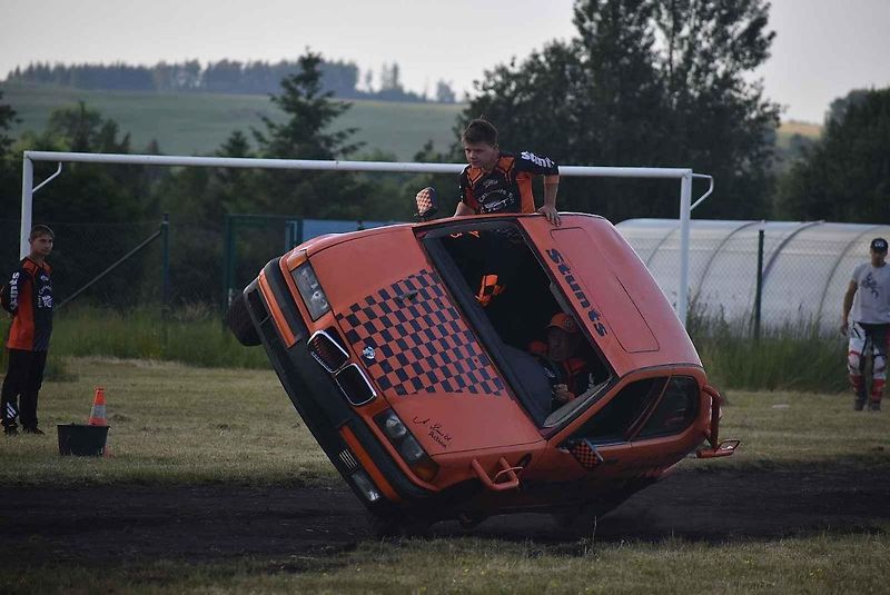 Kaskadéři z Flott Cascaders team předvedli v Bruntále své klasické autorodeo 25. června. V České Vsi vystoupí 28. června a v Bludově 1. července.