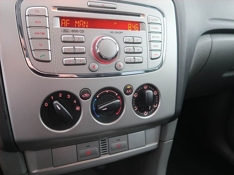 Ford Focus (2008) 1.6 16V, v provozu - fotka 13 z 14